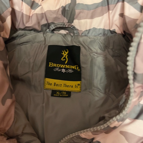 Browning women’s down coat in a bag. Super nice, never worn. Pink and gray camo. - Picture 3 of 8